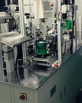 哪些因素會引起全自動送料鉚接機磨損？