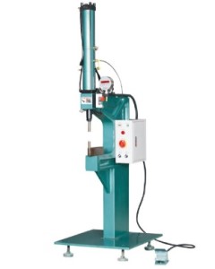 如何選擇無鉚釘鉚接機廠家及品牌？