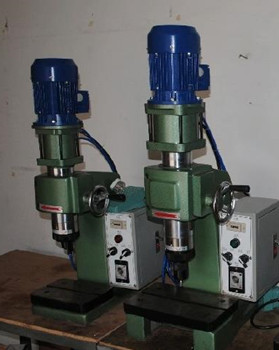 南京廠家怎么選擇合適的氣壓鉚接機(jī)？